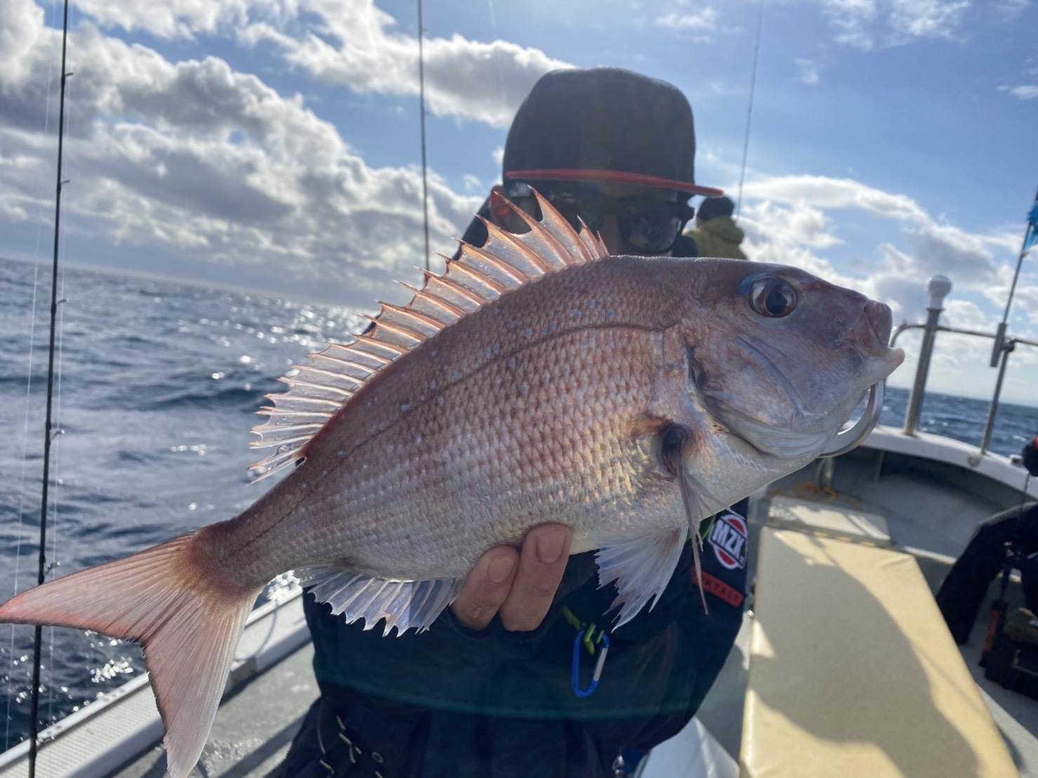 真鯛狙いライトジギング、タイラバ、テンヤ五目